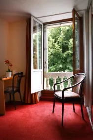 Hotel Des Lilas - Image 2