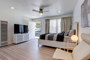 B3 Large Contemporary Studio Steps From Beach With AC - Image 2
