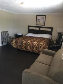 Suburban's Lavilla Inn - Image 2