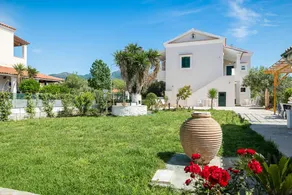 Marias Seaside Apartments - Image 5