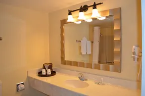 Travelodge by Wyndham San Diego Downtown Convention Center - Image 2