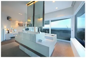 Ebb Tide Apartments - Image 5