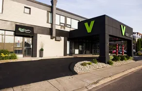 V Hotel & Suites - Image 5