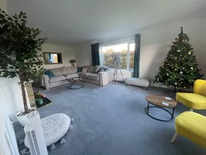 Luxury 5-bed House With Tennis Court & Games Room - Image 3