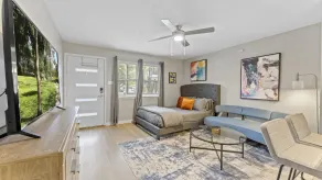 Quaint Studio Close to Downtown and Domain - Image 2