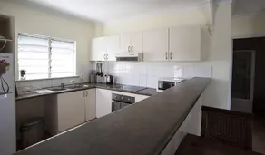 Cairns City Garden Apartment - Image 5