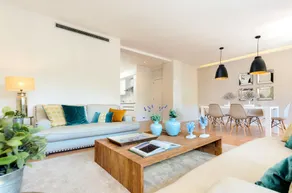Beautiful 3 BD apartment 2 minutes walking to the beach. Paseo de Reding - Image 2