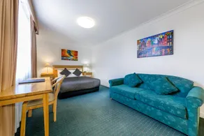 Melbourne's Princes Park Hotel - Image 4