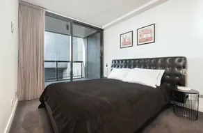 SH147 Sleek Split Level 2BR Surry Hills - Image 4
