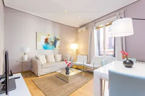 Puerta del Sol Stylish Aparments by Allô Housing - Image 4