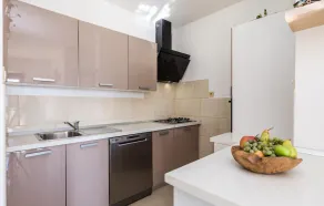 Apartment Paradise - Image 5