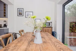 3 Bedroom Home With Skylight and Garden - Image 2