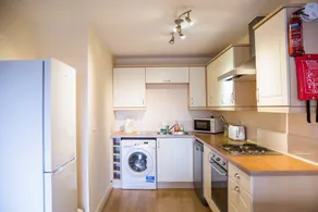 Hitchin - 1 Bedroom Flat - Parking - Image 3
