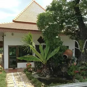 Panpree Hotel - Image 3