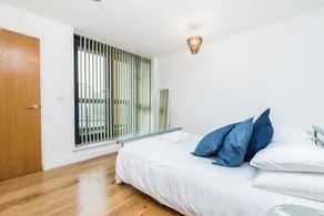 Super Luxury Modern 2BD Flat Canning Town - Image 3