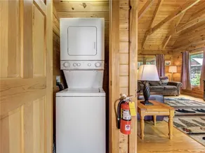 Bear Tracks, 2 Bedrooms, Hot Tub, Fireplace, WiFi, Jetted Tub, Sleeps 6 - Image 2