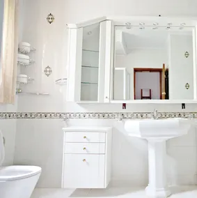 Lavington Hill House - Image 5