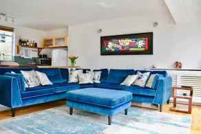 Three Bedroom Penthouse in Brighton - Image 2