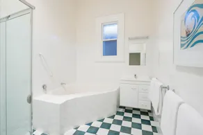 Seawall Apartments - Image 2