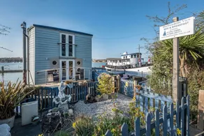 Houseboat Harbourside View - Image 2