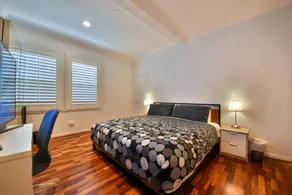 Contemporary Spacious Studio - King Bed! - Image 3