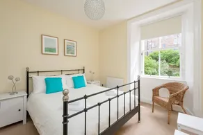 Cosy 1 Bedroom Flat With View of Union Canal - Image 2