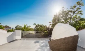 Magnificent And Modern Decorated Villa - Image 3