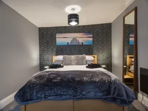 Southernhay Boutique Apartment - Image 2