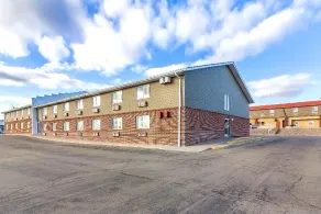 Sky Palace Inn & Suites McCook - Image 3