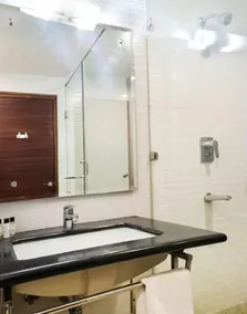 Hotel La Silver Leaf - Image 2