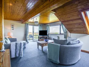 Modern Holiday Home in Moelfre Near Beach - Image 2