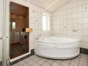 Beautiful Holiday Home Near Juelsminde With Sauna - Image 2