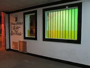 B Plaza Hotel - Image 4