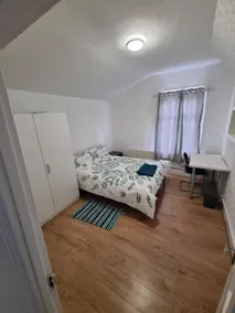 Lovely 5-bed House in London - Image 4