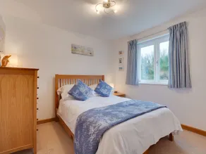 Contemporary Holiday Home in Little Petherick With Terrace - Image 5