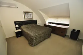 Camperdown 7 Dun Furnished Apartment - Image 4