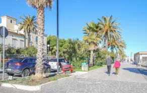Beautiful Apartment in Grottammare With 1 Bedrooms - Image 2