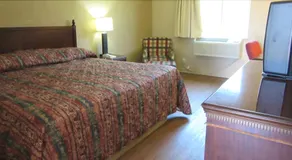 Bella Vista Inn and Suites - Image 5