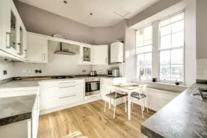 Oxford - New Town Apartment - Image 2