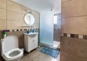 Pebble Beach Holiday Apartments - Image 5