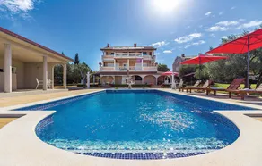Nice Home in Vodnjan With Wifi and 3 Bedrooms - Image 3