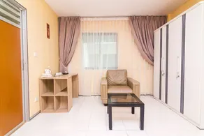 Zeke Hotel by OYO Rooms - Image 4