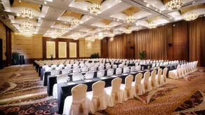 Crowne Plaza Chongqing Jiefangbei - Image 3