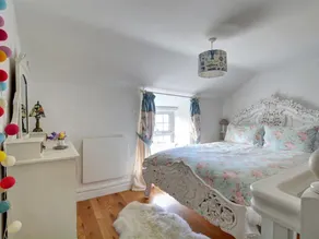 Authentic Holiday Home in Penrose Near Beach - Image 3