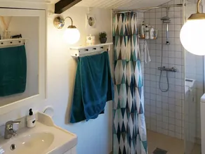 Enticing Holiday Home in Hovedstaden Near Sea - Image 2