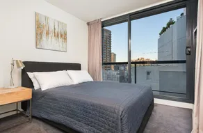 SH147 Sleek Split Level 2BR Surry Hills - Image 3