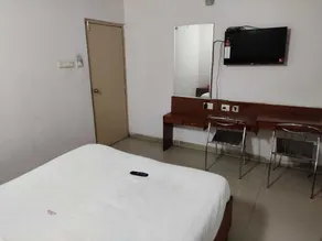 HMC Hotel - Image 2