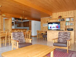 Beautiful South Facing Chalet - Image 5