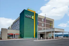 Home2 Suites by Hilton Green Bay - Image 4