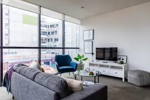 Stylish 1 Bedroom Apartment in Bustling Richmond - Image 5
